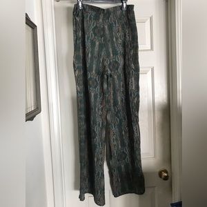 Pretty little thing wide leg pant. Snake print, never worn. U.S. size 10